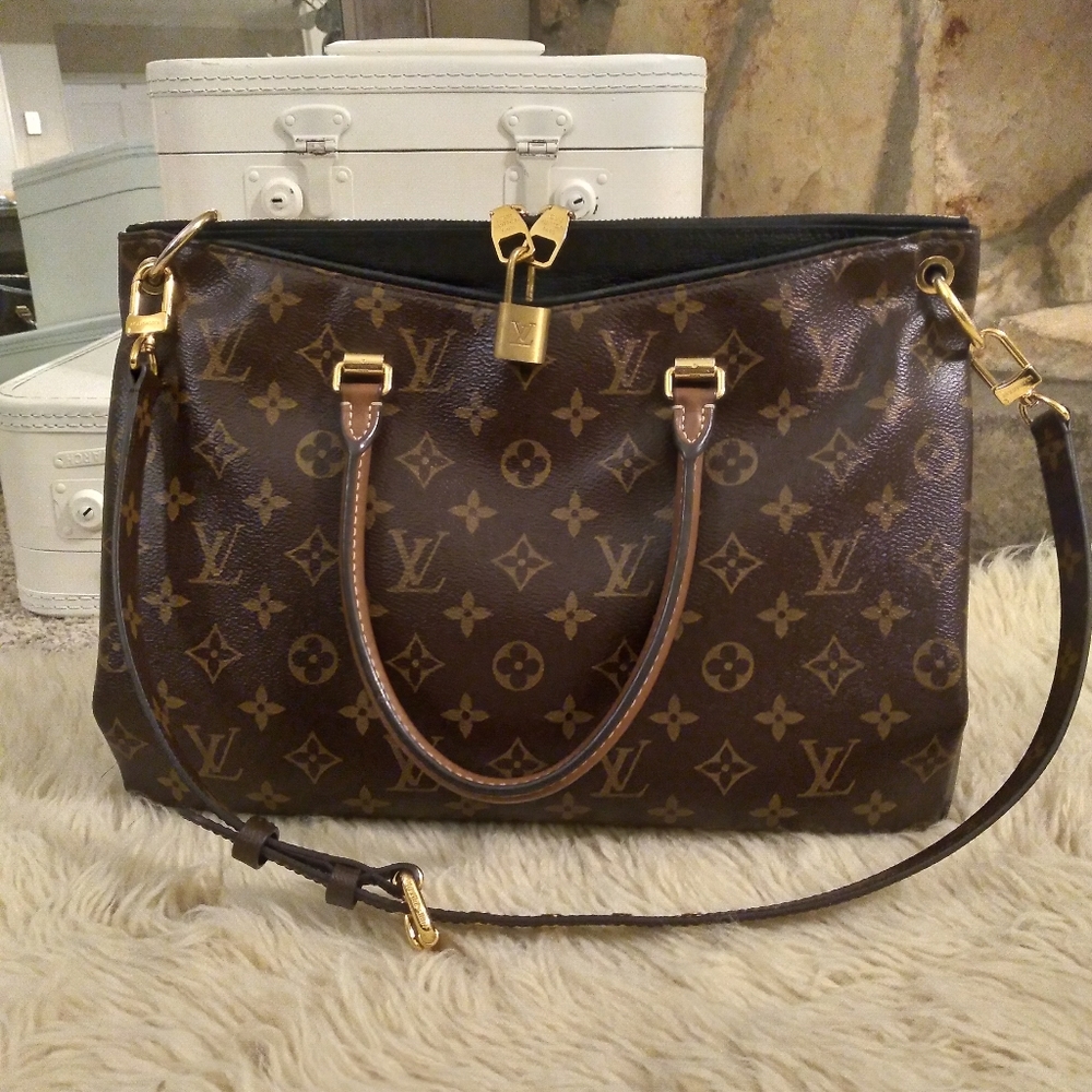 *SOLD*Authentic Louis Vuitton Pallas MM